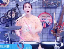 南门打鼓小姐姐,小姐姐的鼓点唤醒古城活力